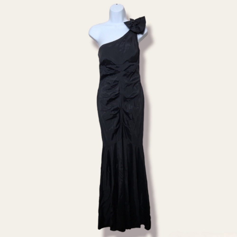 NWT Caché black one shoulder mermaid ballgown